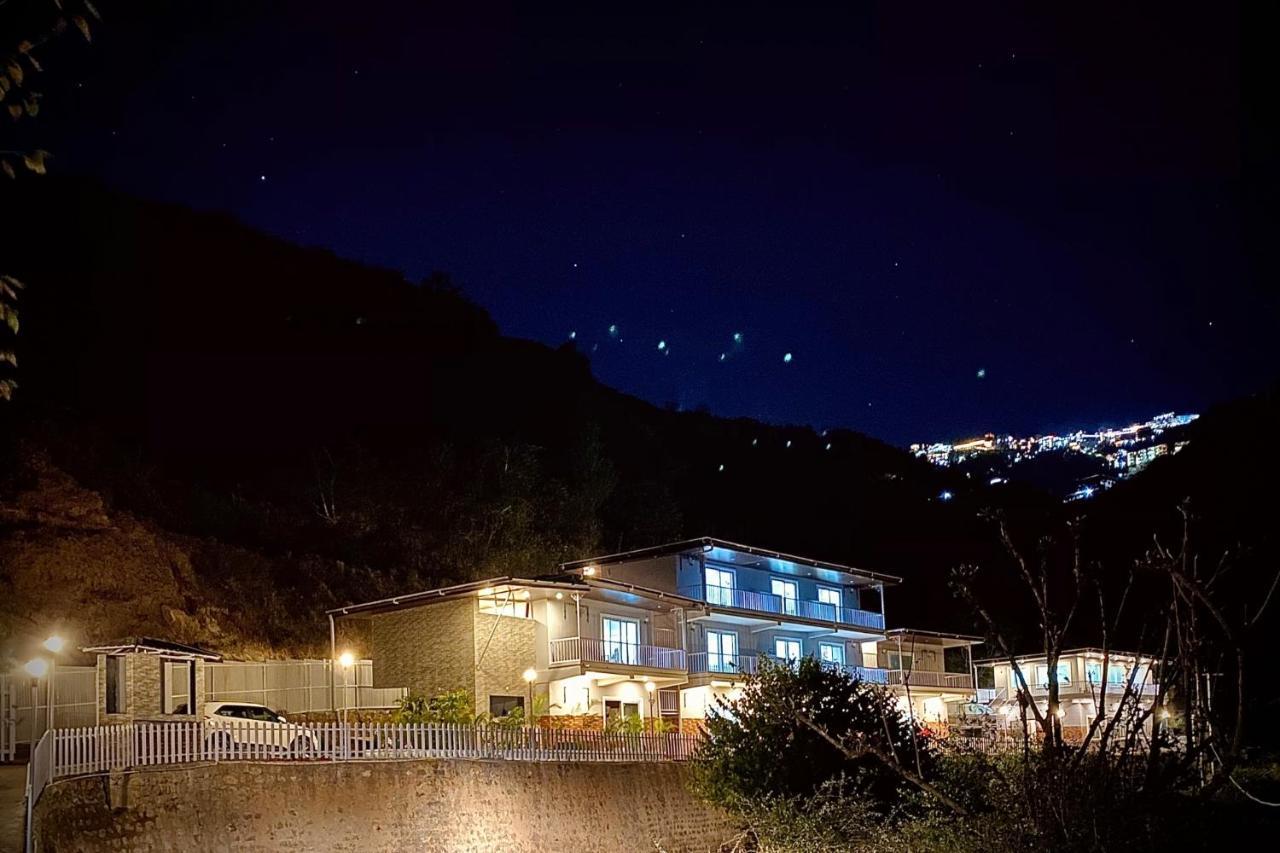 Sl Manor Hill Resort موسوري المظهر الخارجي الصورة